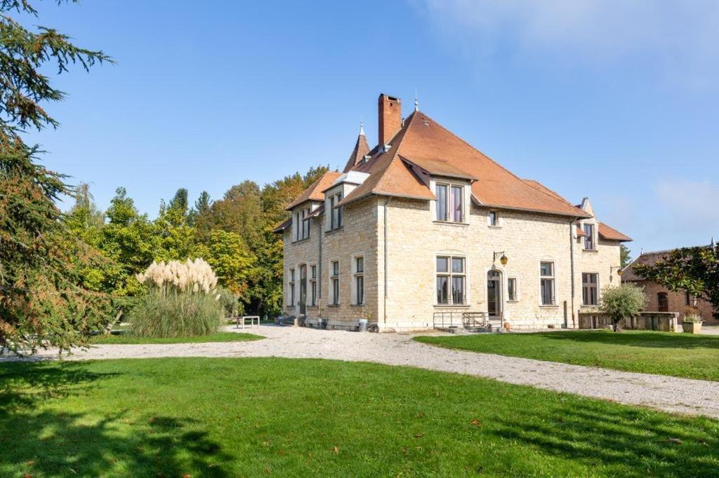 Chambres au Château du Mouillat Saint-Clair-de-la-Tour Exterior foto